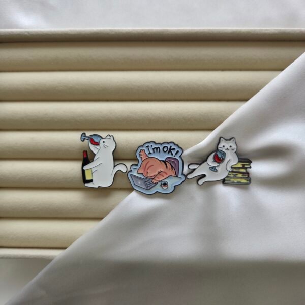 beyaz-yaka-kedi-rozet-3 Beyaz Yaka Kedi Rozet