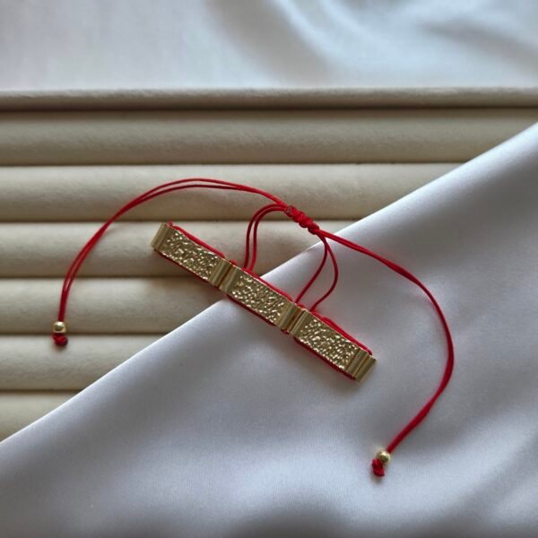 ezme-plaka-bileklik-kirmizi-ipli-2 Ezme Plaka Bileklik - Kırmızı İpli