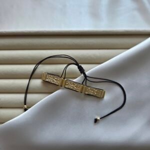 ezme-plaka-bileklik-siyah-ipli-1 Ezme Plaka Bileklik - Siyah İpli