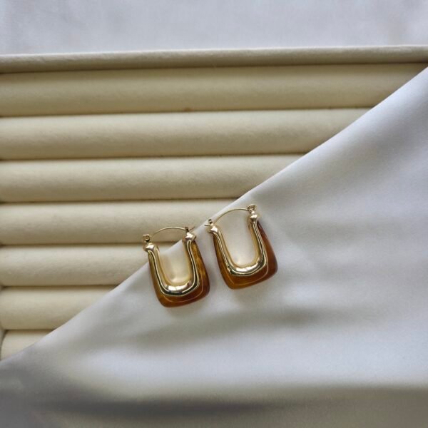 kehribar-tasli-kare-kupe-1 Kehribar Taşlı Kare Küpe - Paslanmaz Çelik