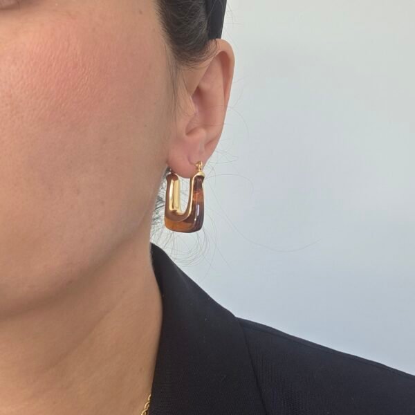 kehribar-tasli-kare-kupe-3 Kehribar Taşlı Kare Küpe - Paslanmaz Çelik