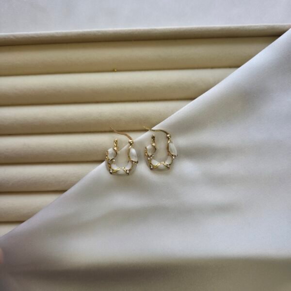 zirkon-tasli-beyaz-halka-kupe-1 Zirkon Taşlı Beyaz Halka Küpe - Paslanmaz Çelik