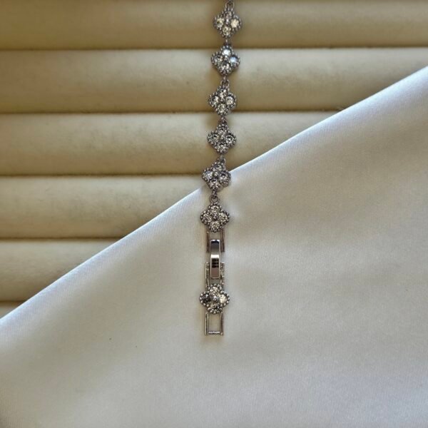 zirkon-tasli-cicekli-bileklik-14-ayar-beyaz-altin-kaplama-2 Zirkon Taşlı Çiçekli Bileklik - 14 Ayar Beyaz Altın Kaplama