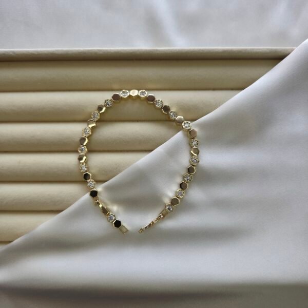 zirkon-tasli-petek-bileklik-14-ayar-altin-kaplama-1 Zirkon Taşlı Petek Bileklik - 14 Ayar Altın Kaplama