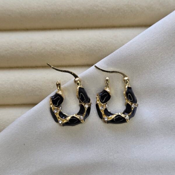 zirkon-tasli-siyah-halka-kupe-2 Zirkon Taşlı Siyah Halka Küpe - Paslanmaz Çelik