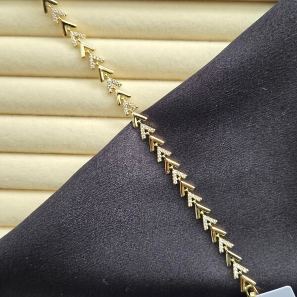 20260208_111820 Özel Seri Zirkon Taşlı Ok Bileklik - 14K Altın Kaplama